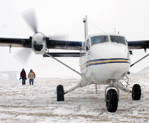 Clark and Willy walking along plane during the 2005 pick-up
