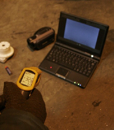 The laptop, video camera and bear alarm working at -32.8 deg C