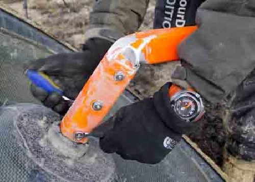 Unbolting the warped axel, which we then cut shorter. - Click for full-size.