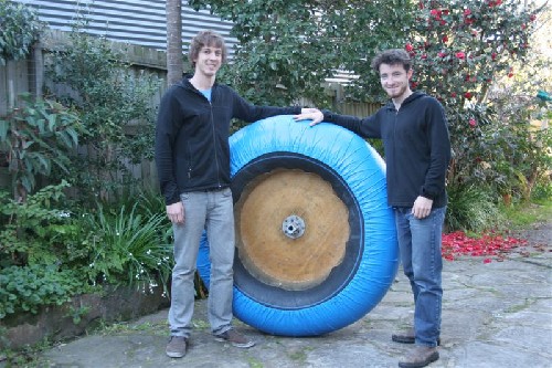 Test of fabric wheel cover from blue tarp (will be bullet proof Kevlar) to make tubes puncture resistant